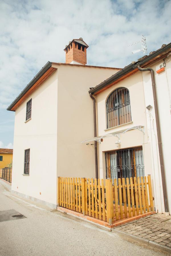 Country Chic Pistoia-Casa In Campagna Giardino, Parking Bagian luar foto